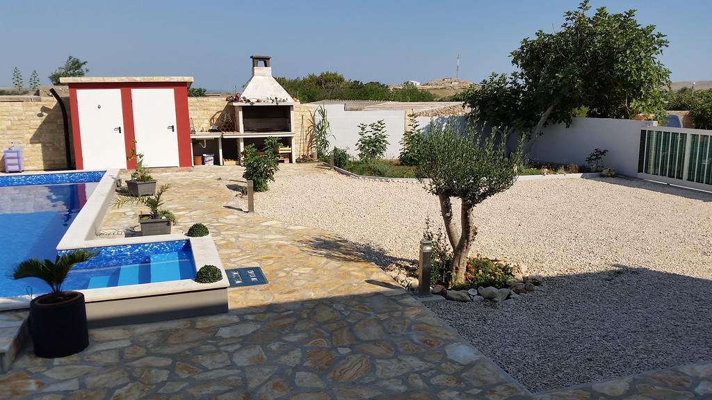 House With Swimming Pool Blue Diamond Apartment Povljana Bilik gambar