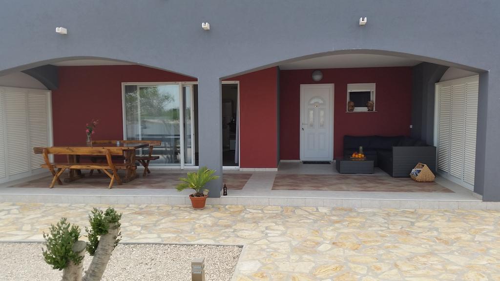 House With Swimming Pool Blue Diamond Apartment Povljana Bilik gambar