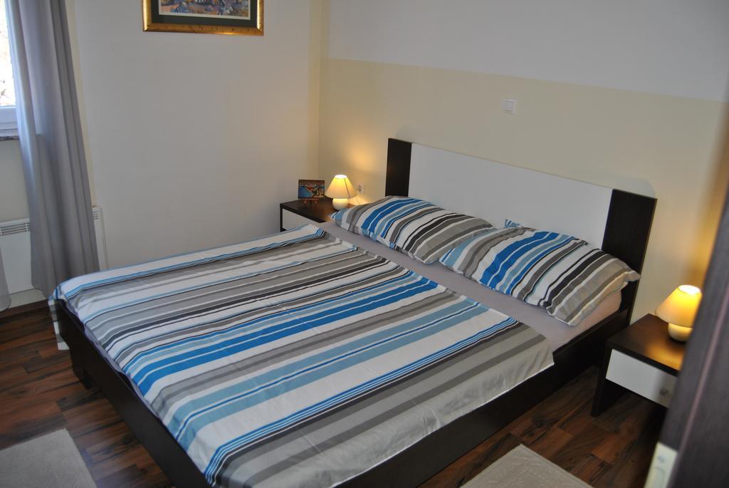 House With Swimming Pool Blue Diamond Apartment Povljana Luaran gambar