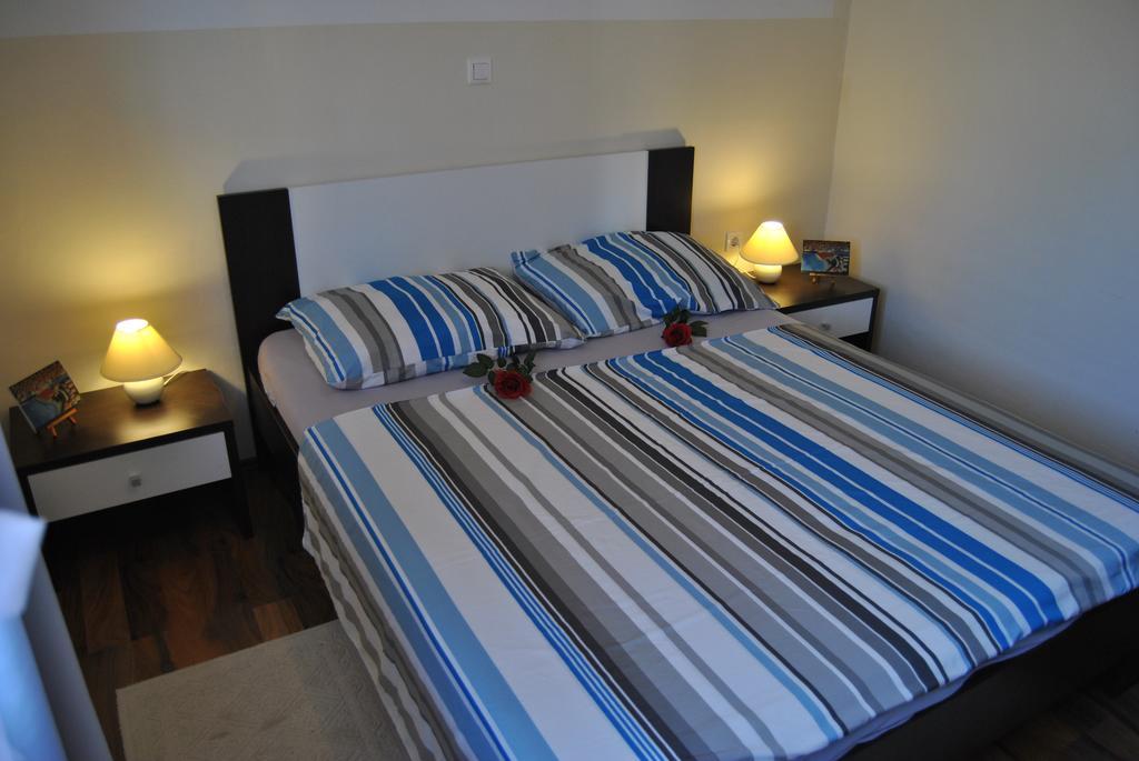 House With Swimming Pool Blue Diamond Apartment Povljana Luaran gambar