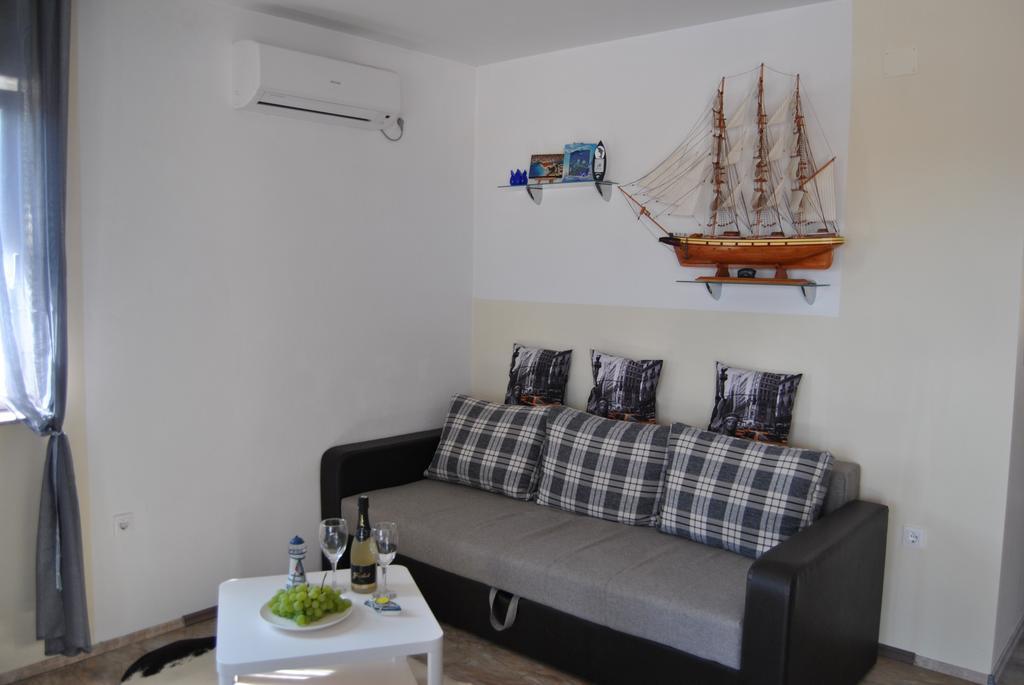 House With Swimming Pool Blue Diamond Apartment Povljana Luaran gambar